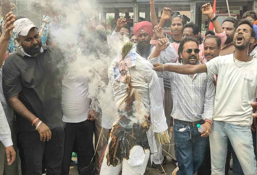 Mixed response to bandh call given by sanitation workers in Bathinda